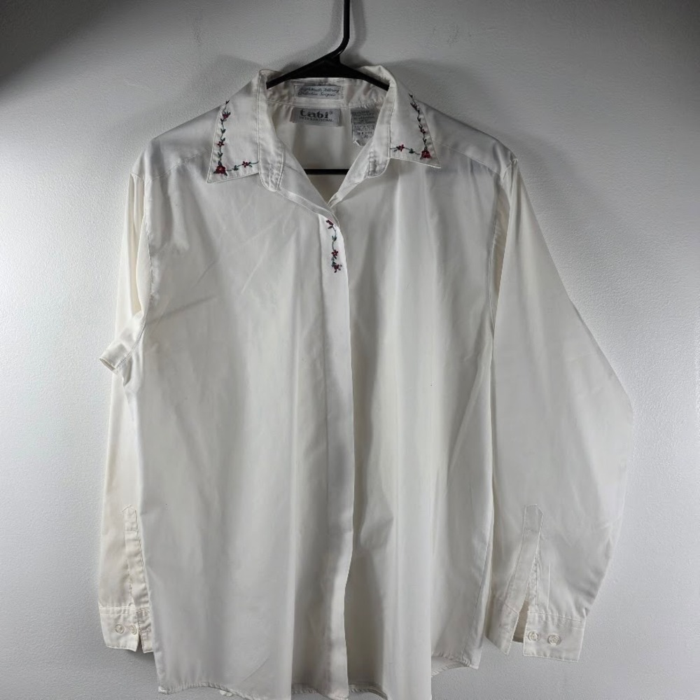 Vintage Tabi International Women's White Embroidered Floral‎ Shirt Top Flaw L
